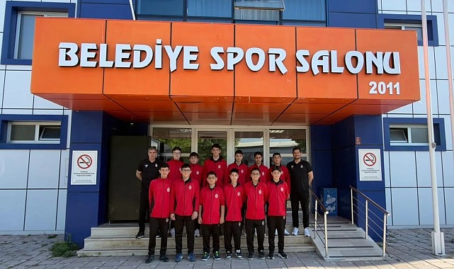 İneg&ouml;l Belediyespor Midi Erkekler Voleybol Takımı T&uuml;rkiye Şampiyonasında