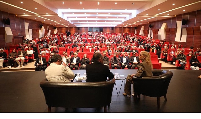 İneg&ouml;l Kitap G&uuml;nleri T&uuml;m Coşkusuyla S&uuml;r&uuml;yor