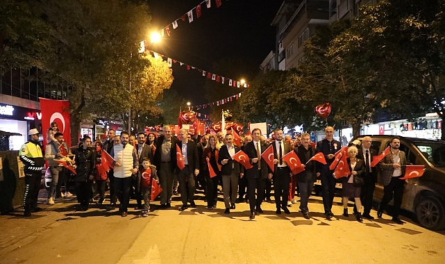 İneg&ouml;l&rsquo;de Cumhuriyet Coşkusu Meydanlara Taştı