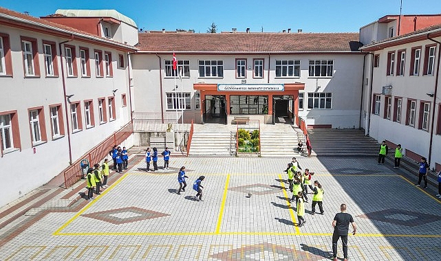 İneg&ouml;l&rsquo;de Okul Bah&ccedil;elerine Bahar Geldi