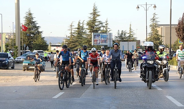 İneg&ouml;l&rsquo;de Zaferden Kurtuluşa Bisiklet Turu D&uuml;zenlendi