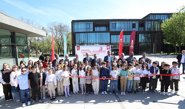 İneg&ouml;l&rsquo;&uuml;n K&uuml;&ccedil;&uuml;k Sanat&ccedil;ılarının Eserleri 23 Nisan &Ouml;zel Sergisinde G&ouml;r&uuml;c&uuml;ye &Ccedil;ıktı