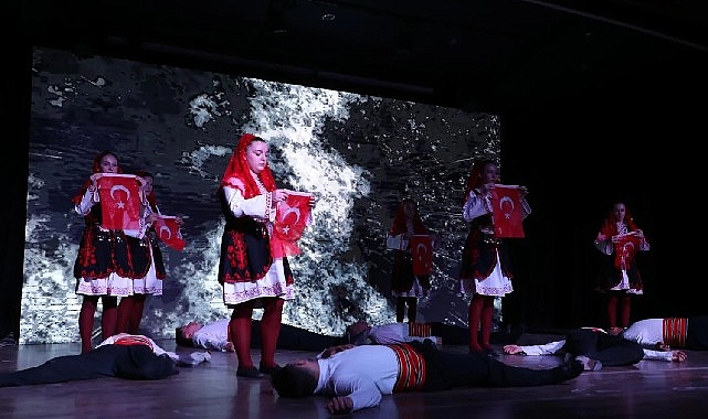 İneg&ouml;l&rsquo;&uuml;n Kurtuluşunun 103 Yıllık Hikayesi Sahnede Sergilendi
