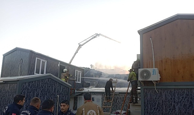 İş&ccedil;i Konteynerinde &Ccedil;ıkan Yangın Kontrol Altına Alındı