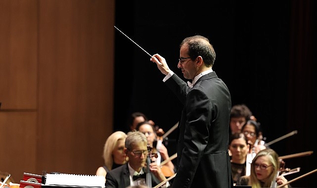 İstanbul Devlet Senfoni Orkestrası DenizBank Konserleri&rsquo;nde Cumhuriyet Coşkusu Yaşandı