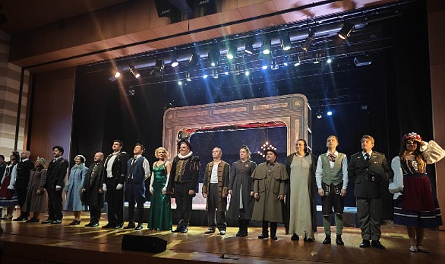İstanbul'da Kocaeli Şehir Tiyatroları r&uuml;zg&acirc;rı esti