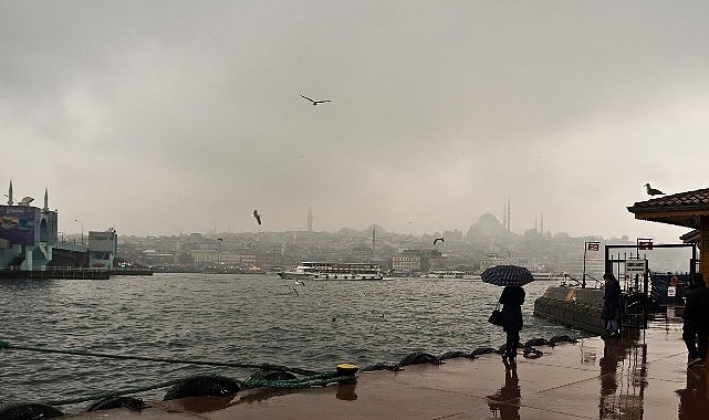 İstanbul&rsquo;da pazar g&uuml;n&uuml;nden itibaren sıcaklık 8 derece birden d&uuml;şecek
