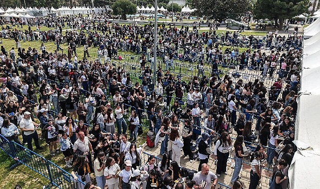 İZKİTAP&rsquo;ta edebiyat ş&ouml;leni yaşanıyor
