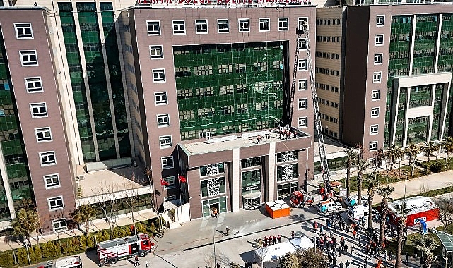 İzmir Adliyesi&rsquo;nde nefes kesen bomba tatbikatı