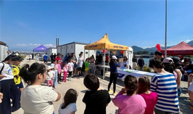 İzmir B&uuml;y&uuml;kşehir Belediyesi &ccedil;ocukları Su Sporları Şenliği&rsquo;nde buluşturdu