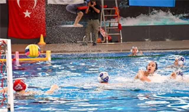 İzmir B&uuml;y&uuml;kşehir Belediyesi sporcuları başarıdan başarıya koşuyor