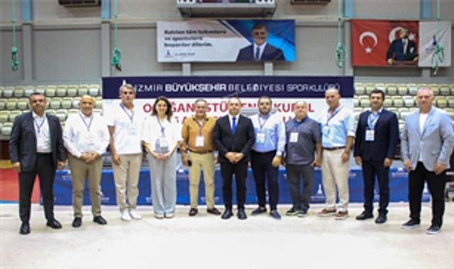 İzmir B&uuml;y&uuml;kşehir Spor Kul&uuml;b&uuml;&rsquo;nde bayrak değişimi