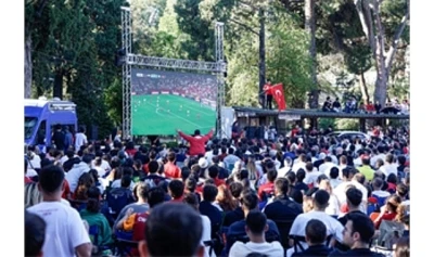 İzmir&rsquo;de D&uuml;nya Kupası heyecanı meydanlara taştı 