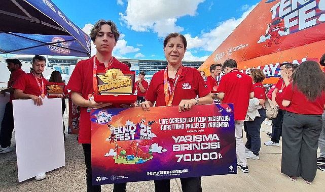 İzmir Fen Lisesi &Ouml;ğrencisi, TEKNOFEST 2025&rsquo;te T&uuml;rkiye Birincisi Oldu