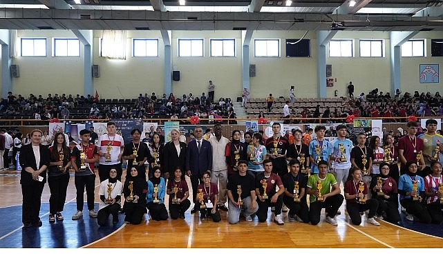 İzmir İmam Hatipler Bilim, K&uuml;lt&uuml;r, Sanat ve Spor Şenliği Coşkuyla Ger&ccedil;ekleşti