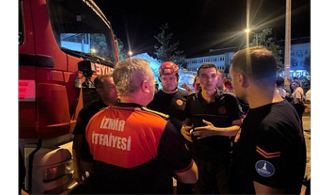 İzmir İtfaiyesi Balıkesir&rsquo;de g&ouml;rev başında