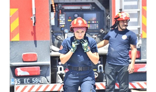 İzmir İtfaiyesi &Ccedil;eşme'nin d&ouml;rt bir yanında g&ouml;rev başında