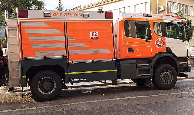 İzmir İtfaiyesi deprem sonrası destek i&ccedil;in Sındırgı&rsquo;da