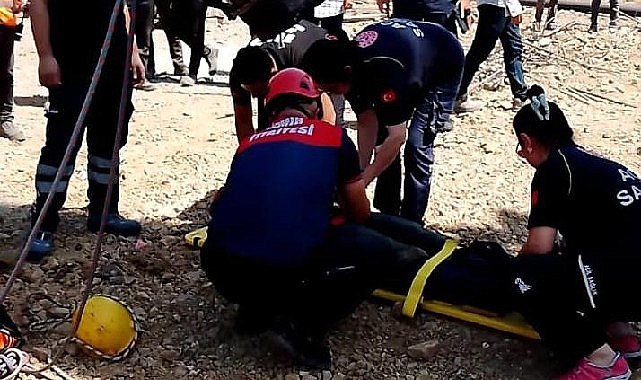 İzmir İtfaiyesi kuyuya d&uuml;şen yurttaşı kurtardı