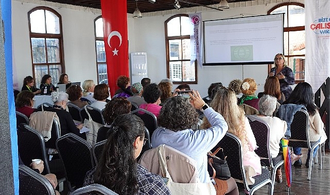 İzmir, kadınların katılımıyla g&uuml;&ccedil;leniyor