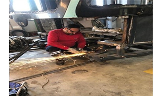İzmir Metro ara&ccedil;larını kendi g&uuml;c&uuml;yle yeniliyor
