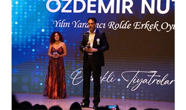 İzmir Şehir Tiyatroları&rsquo;na anlamlı &ouml;d&uuml;l