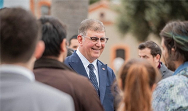 &ldquo;İzmir Seninle&rdquo; gen&ccedil;ler i&ccedil;in yola &ccedil;ıkıyor