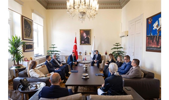 İzmir ve Selanik arasındaki dostluk k&ouml;pr&uuml;s&uuml; g&uuml;&ccedil;leniyor