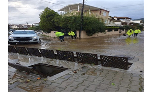 İzmir&rsquo;de ekipler 24 saat g&ouml;revde