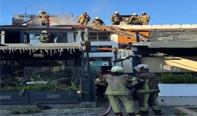 İzmir&rsquo;de itfaiyenin hızlı m&uuml;dahalesi faciayı &ouml;nledi
