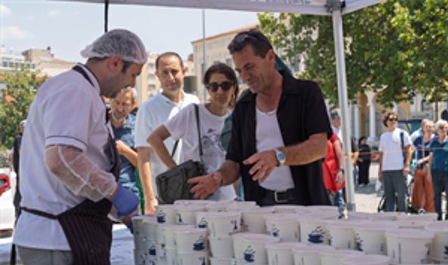 İzmir&rsquo;de Muharrem ayı bereketi