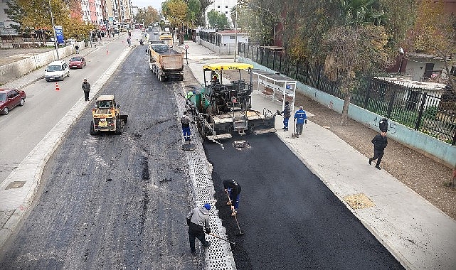 İzmir&rsquo;de ulaşımı rahatlatan asfalt atağı
