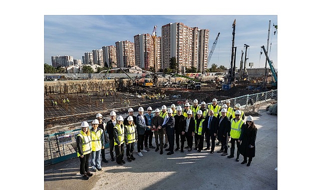 İzmir&rsquo;e Mona Lisa G&uuml;l&uuml;ş&uuml; Getiren   Yeni Nesil Mimari Yolculuk