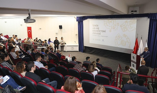 "İzmir'i teknolojiyi ihra&ccedil; eden bir kente d&ouml;n&uuml;şt&uuml;rmek i&ccedil;in &ccedil;alışıyoruz"