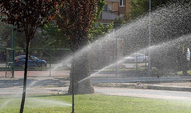 İzmir&rsquo;in parklarında su kaybına ge&ccedil;it yok