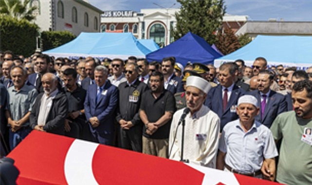 İzmir&rsquo;in şehitlerine veda