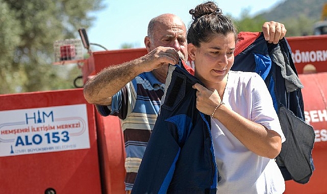 İzmirli baba ve kızı yangınlara karşı omuz omuza m&uuml;cadele ediyor