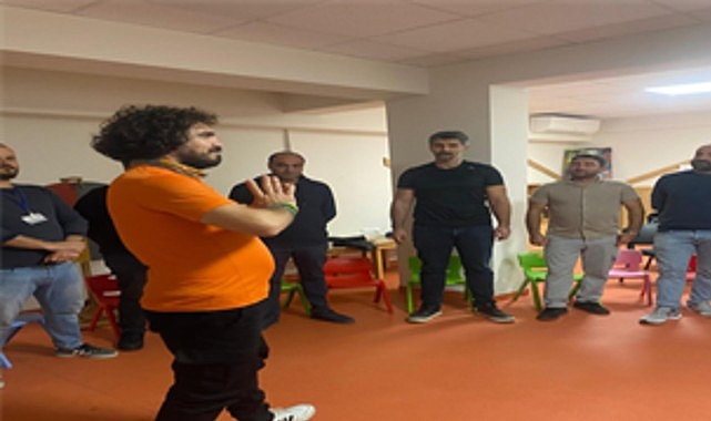 İzmirli babalar &ldquo;yeni nesil babalığı&rdquo; &ouml;ğreniyor