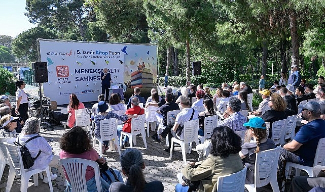 İzmirliler İzmir Kitap Fuarı&rsquo;na akın etti