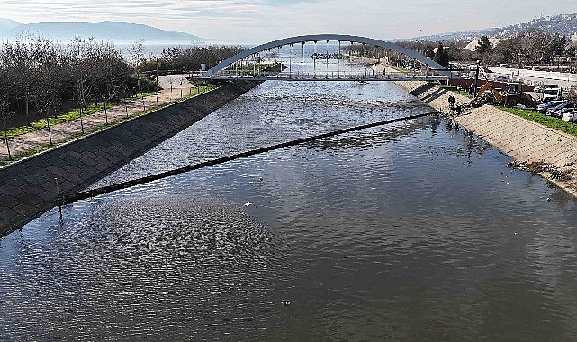 İzmit K&ouml;rfezi d&ouml;rt koldan temizleniyor