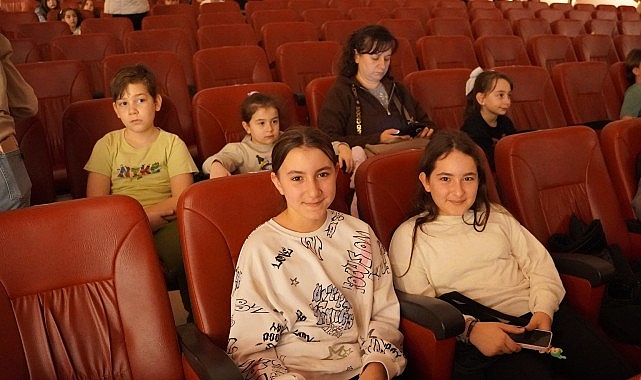 İznik&rsquo;te Atık Piller Tiyatro Biletine D&ouml;n&uuml;ş&uuml;yor