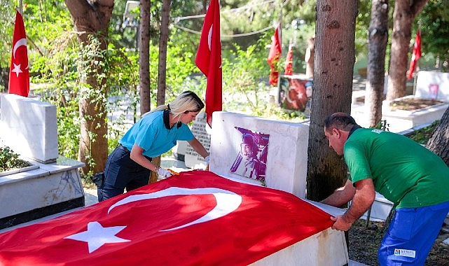 Kadifekale Şehitliği&rsquo;nde saygı ve vefa mesaisi