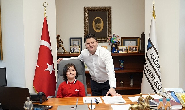 Kadık&ouml;y Belediyesi başkanlık koltuğunu &ccedil;ocuklara emanet etti