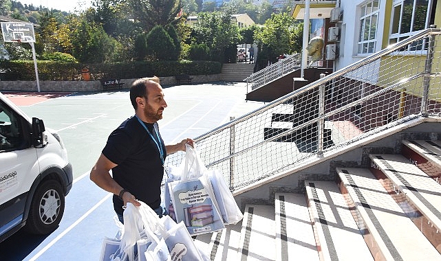 Kadık&ouml;y Belediyesi&rsquo;nden İlkokul &Ouml;ğrencilerine Kırtasiye Desteği