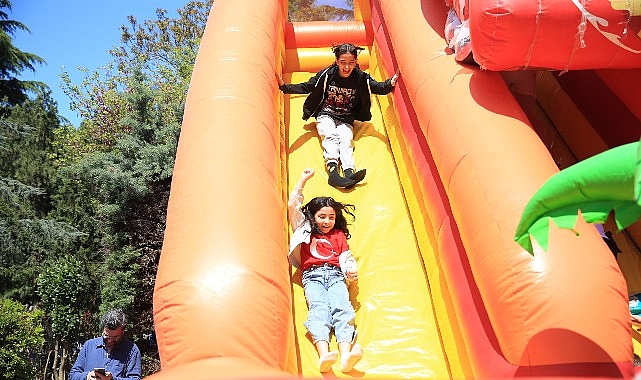 Kadık&ouml;y&rsquo;de 23 Nisan karnavalı: D&ouml;rt parkta y&uuml;zlerce etkinlik