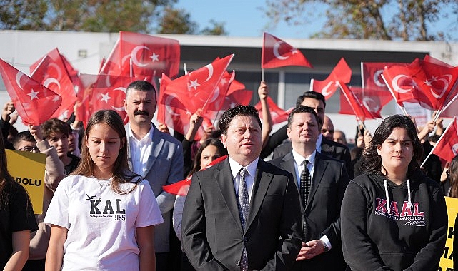 Kadık&ouml;y&rsquo;de, 29 Ekim Kutlamaları Meşale Yakma T&ouml;reni ile Başladı