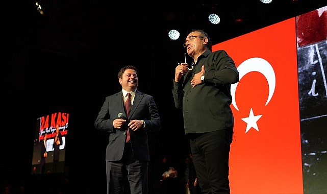 Kadık&ouml;y&rsquo;de &Ouml;ğretmenler G&uuml;n&uuml; Sunay Akın G&ouml;sterisiyle Kutlandı