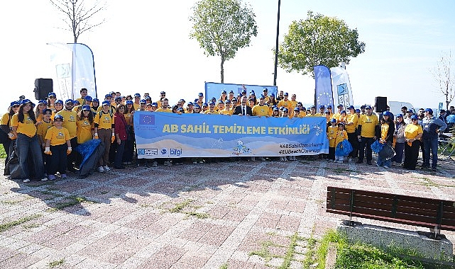 Kadık&ouml;y'de sahil temizliği