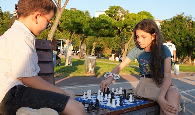 Kadık&ouml;y&rsquo;de Satran&ccedil; Dayanışması