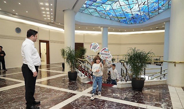 Kadık&ouml;yl&uuml; miniklerden &ccedil;ocuk hakları mesajı...